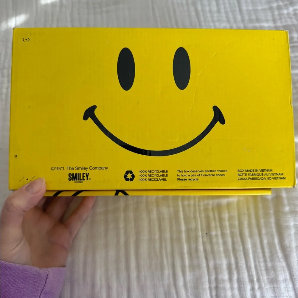 NIB Converse x Chinatown Market Smiley Face Sneakers Kids Size 11 Unisex